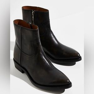Frye Billy Inside Zip Bootie size 8.5 in great condition